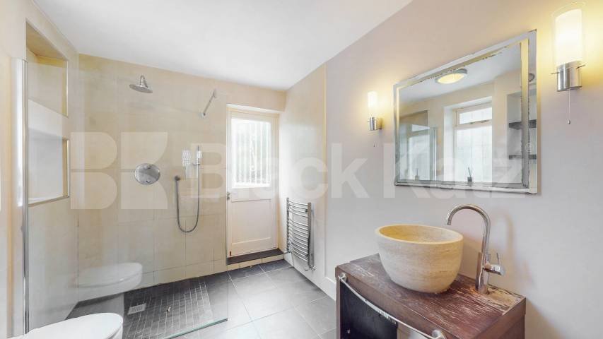 Modern Garden Flat Compayne Gardens, South Hampstead